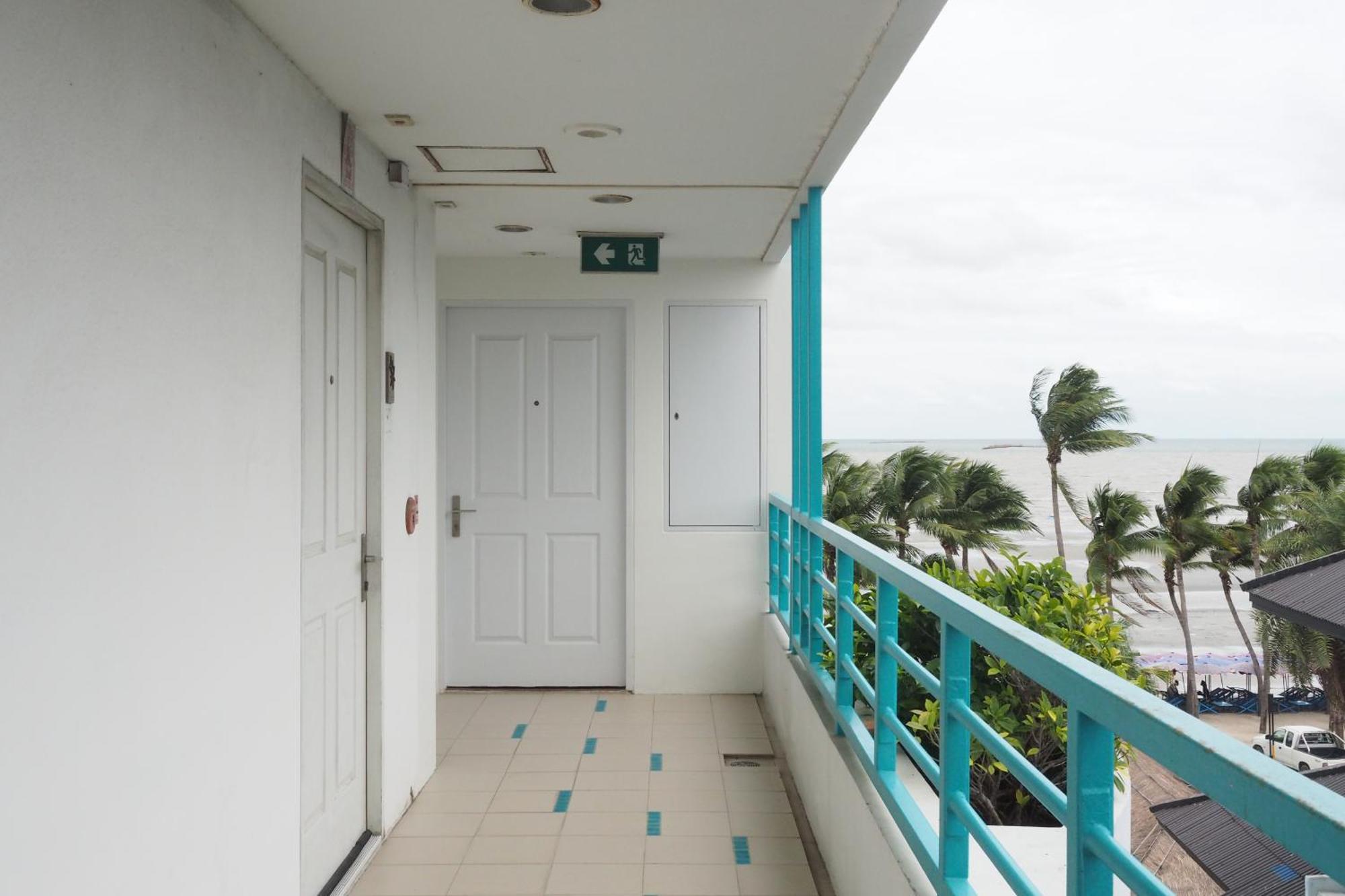 The Beach Bangsaen By Thanthita Next To Wonnapa Beach Free Disney Plus 外观 照片