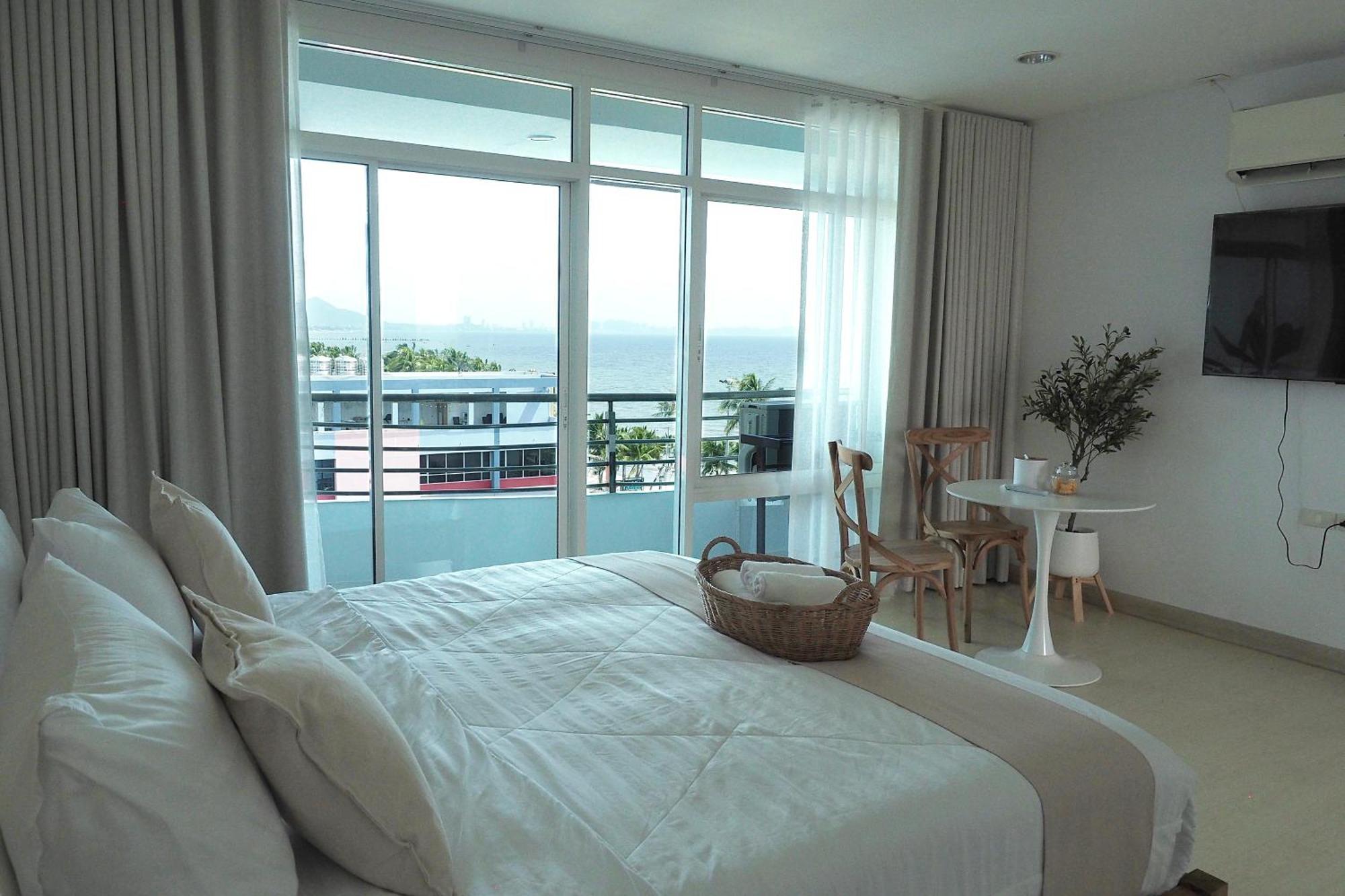 The Beach Bangsaen By Thanthita Next To Wonnapa Beach Free Disney Plus 外观 照片